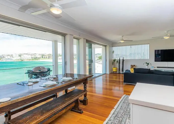 Ocean View Luxury 3 Bedroom Home With Balcony